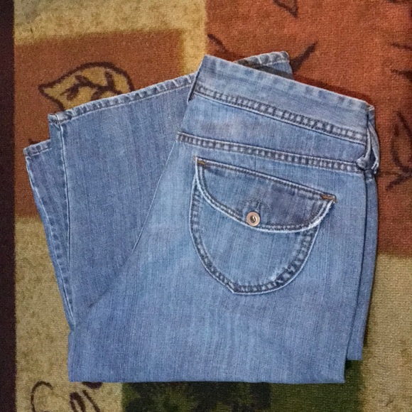 Adorable low-rise Old Navy capris, size 10 - Picture 2 of 6